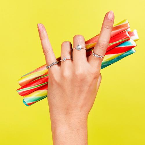 How Your Jewellery Spells Out Your Vibe? Rock on hand with diamond rings